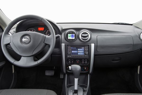 В интерьере Nissan Almera